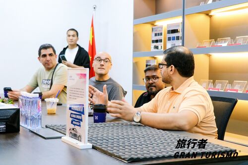 ultime notizie aziendali su Visita dei partner esteri e degli agenti del GRAN TURISMO per approfondire la collaborazione tecnica