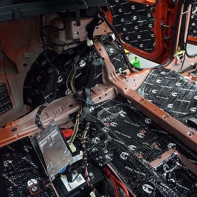 Prezzo buono Matto di isolamento acustico per auto di lusso Materiale misto Isolamento acustico per auto su misura in linea